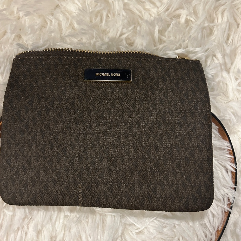 MK wallet belt